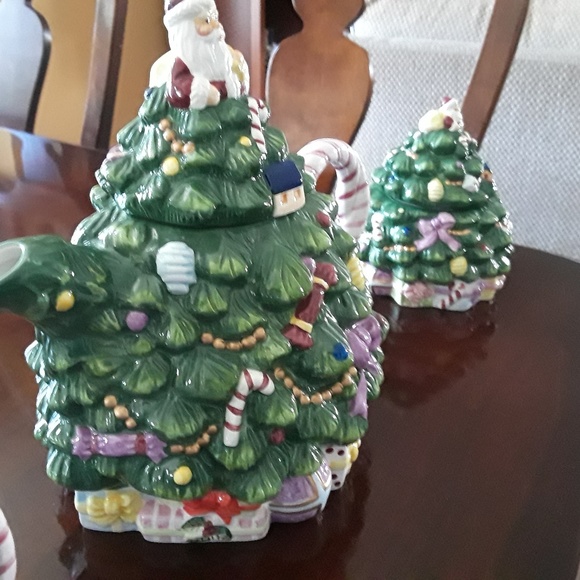 Spode Christmas Pitcher with Sugar Creamer set